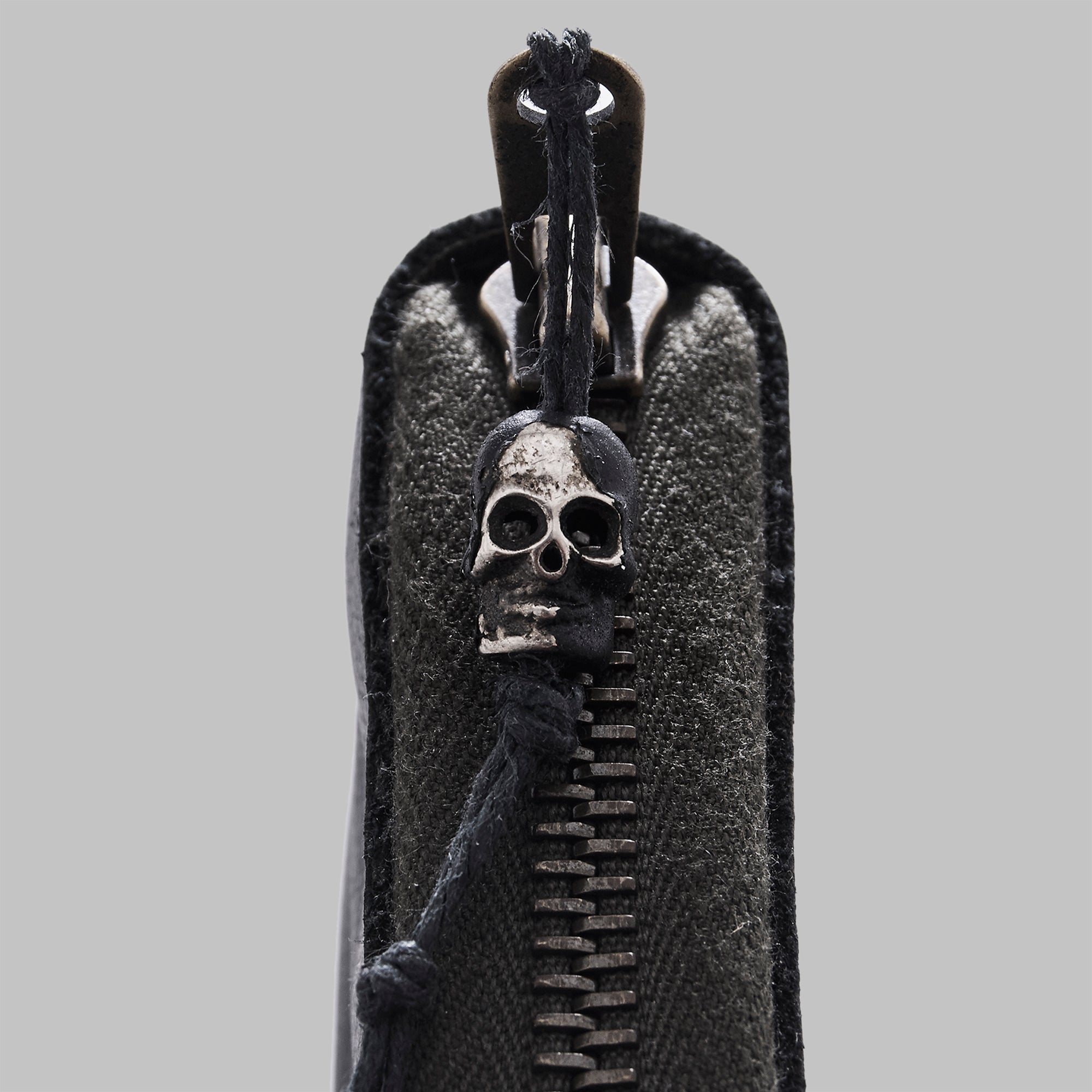 ZIPPER WALLET BLACK